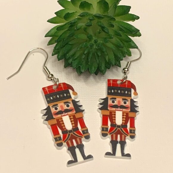 Nutcracker Earring, Christmas Earring, Holiday Earring, Gift Idea, Nutcracker - Picture 1 of 4